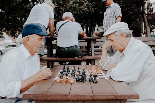 Quels sports faire pratiquer aux seniors en résidence en France pour les maintenir en bonne santé ?